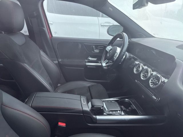 2022 Mercedes Benz GLA 250 4MATIC photo 3