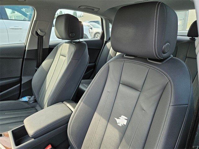2022 Audi A4 40 Premium photo 4