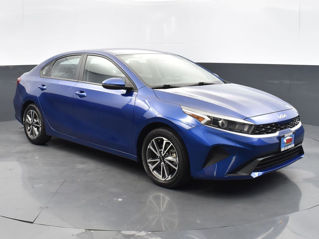 2023 Kia Forte LXS photo 3