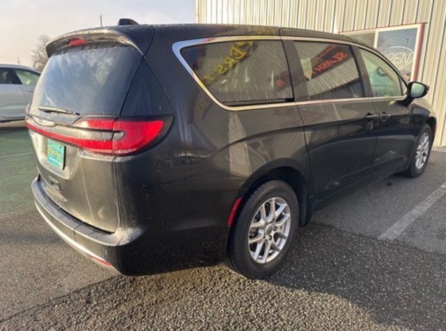 2024 Chrysler Pacifica Touring L photo 3