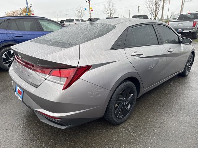 2023 Hyundai Elantra SEL photo 4