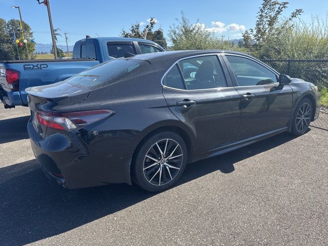 2024 Toyota Camry SE photo 3
