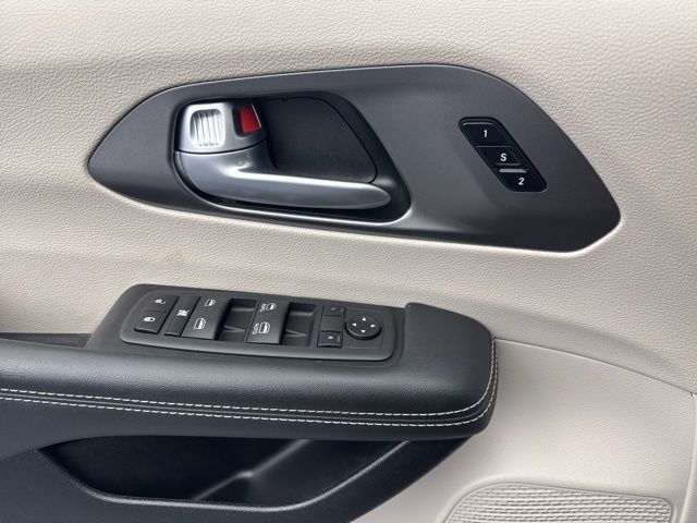 2024 Chrysler Pacifica Touring L - Photo 34