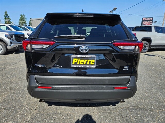 2022 Toyota RAV4 LE photo 3
