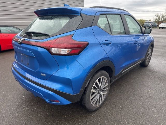 2024 Nissan Kicks SR photo 3