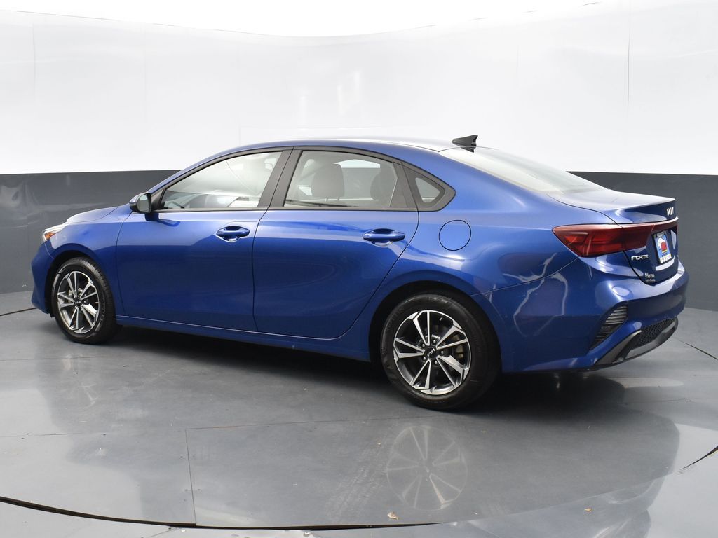 2023 Kia Forte LXS photo 2