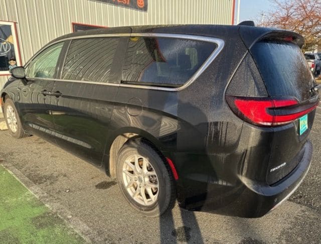2024 Chrysler Pacifica Touring L photo 2