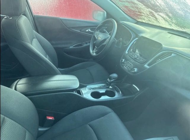 2023 Chevrolet Malibu 1LT photo 2