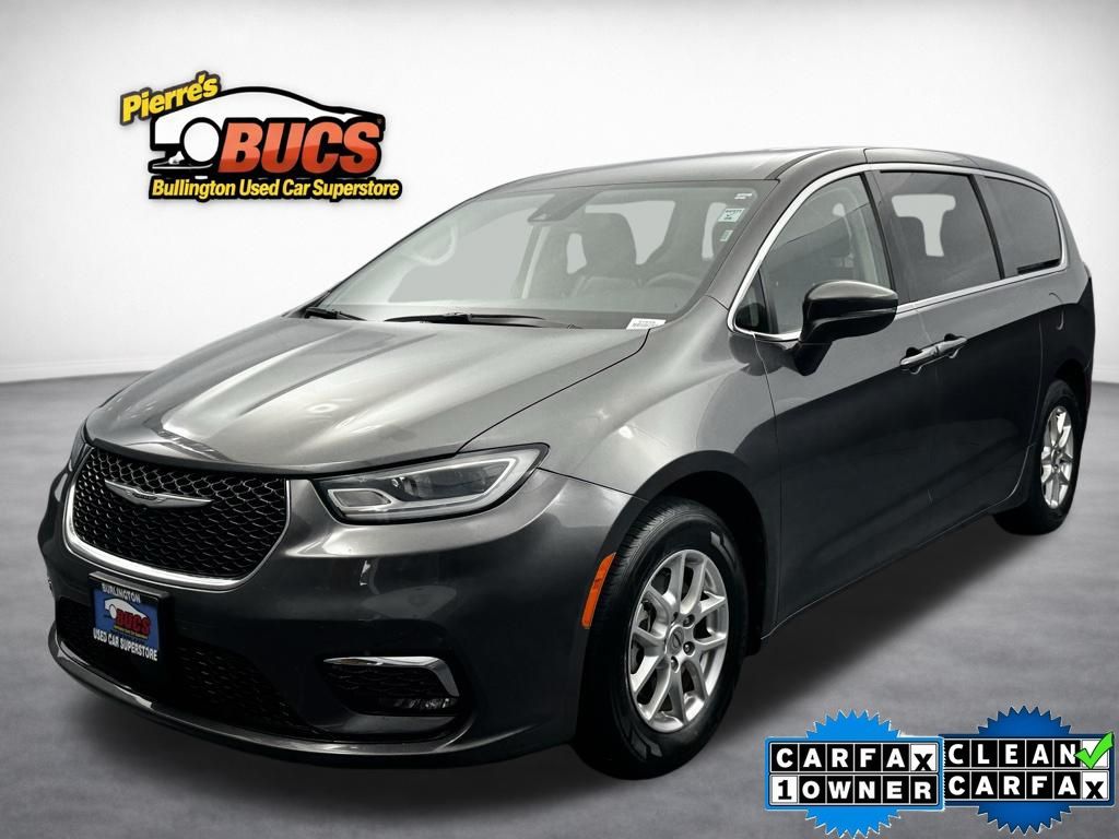 2023 Chrysler Pacifica Touring L's photo