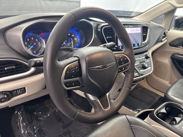2024 Chrysler Pacifica Touring L - Photo 13