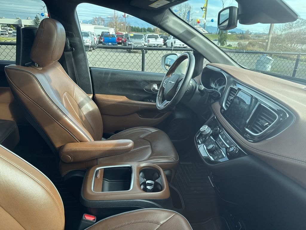 Used 2020 Chrysler Pacifica Hybrid Limited Minivan/Van