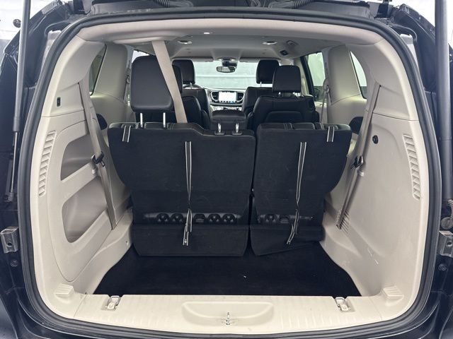 2024 Chrysler Pacifica Touring L - Photo 19