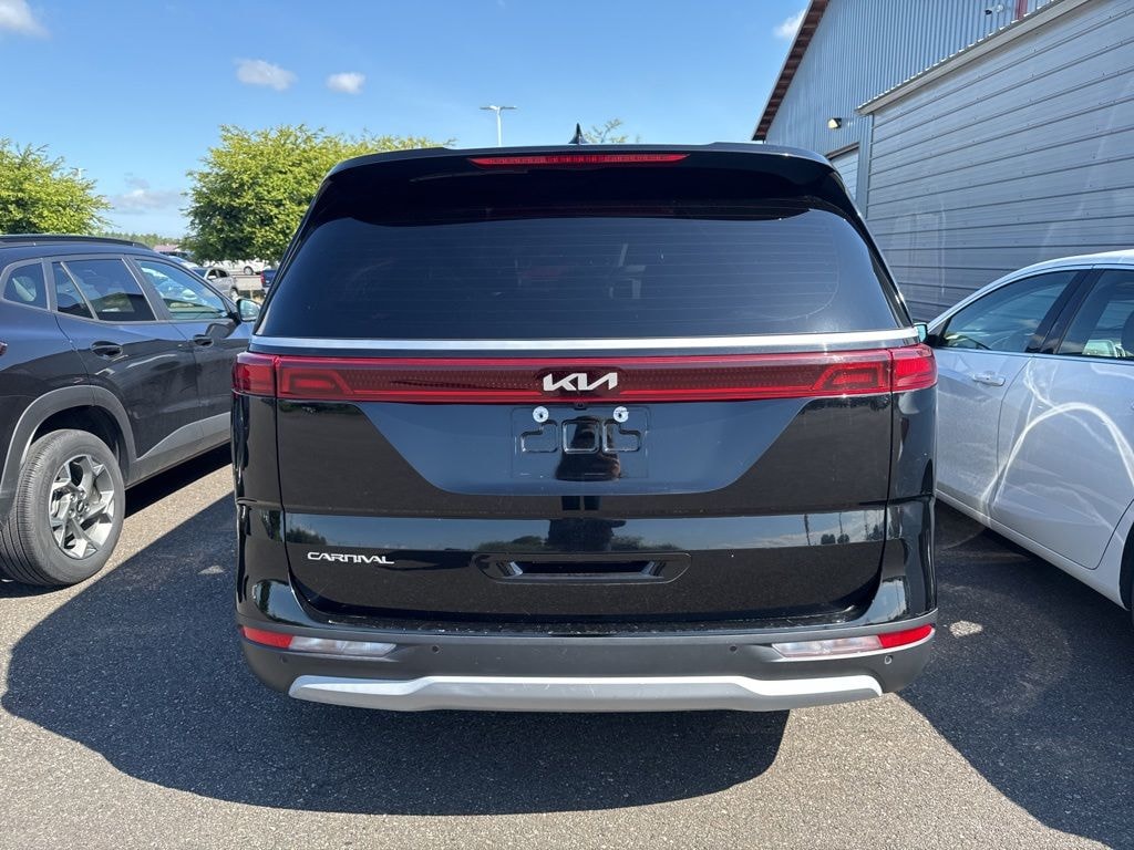 Used 2023 Kia Carnival LX Seat Package Minivan/Van