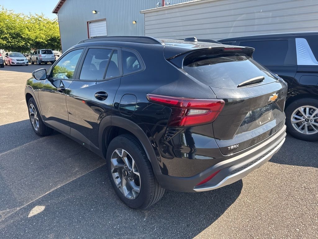 Used 2025 Chevrolet Trax LT SUV