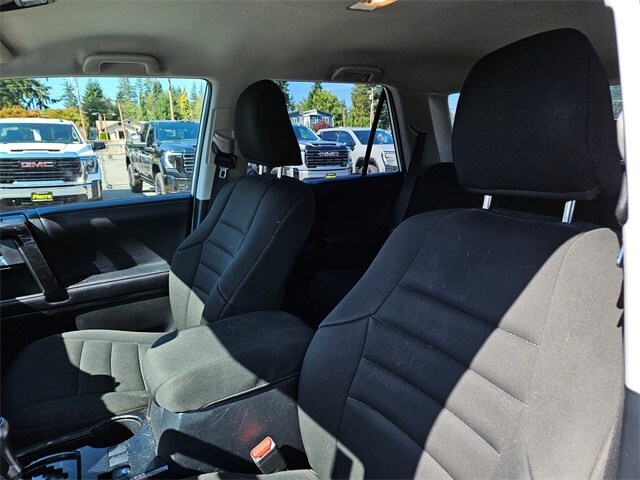 2017 Toyota 4Runner SR5 photo 4