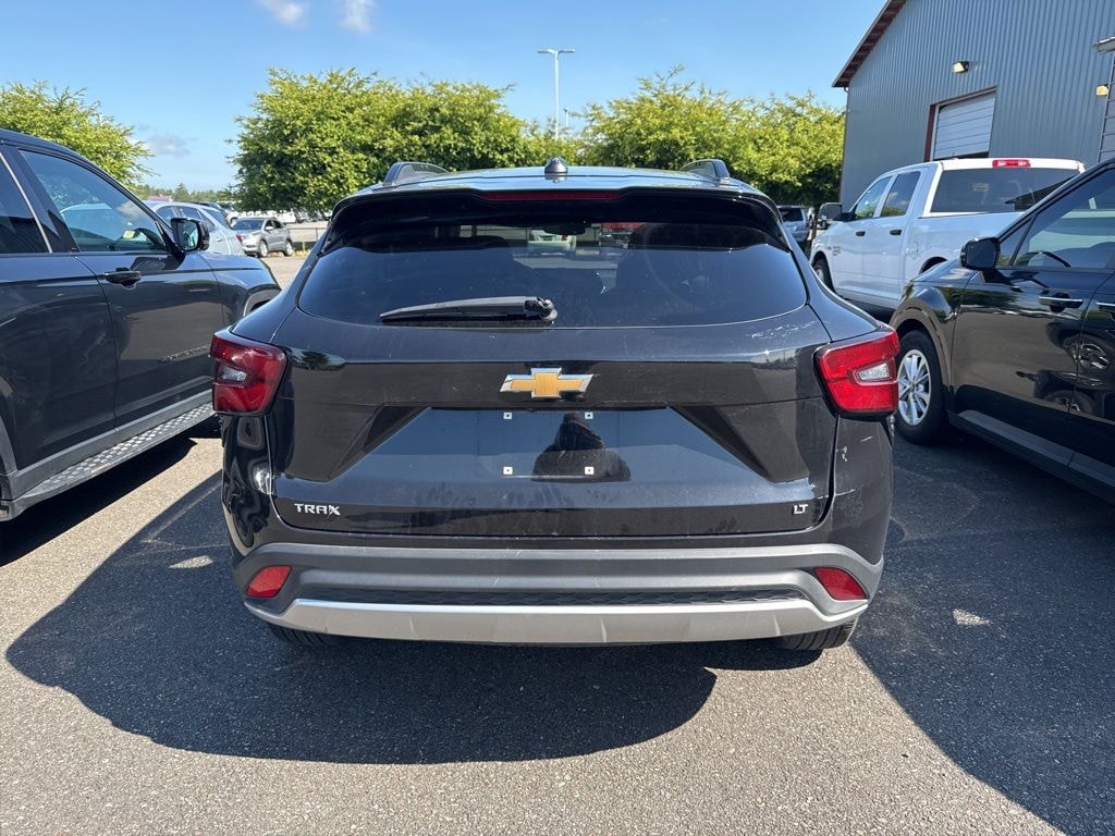 Used 2025 Chevrolet Trax LT SUV