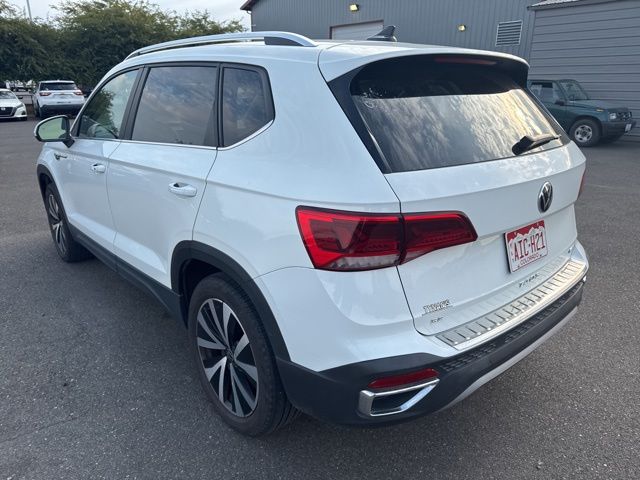 2022 Volkswagen Taos SE photo 2
