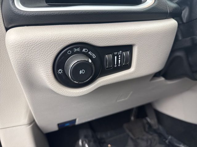 2024 Chrysler Pacifica Touring L - Photo 32
