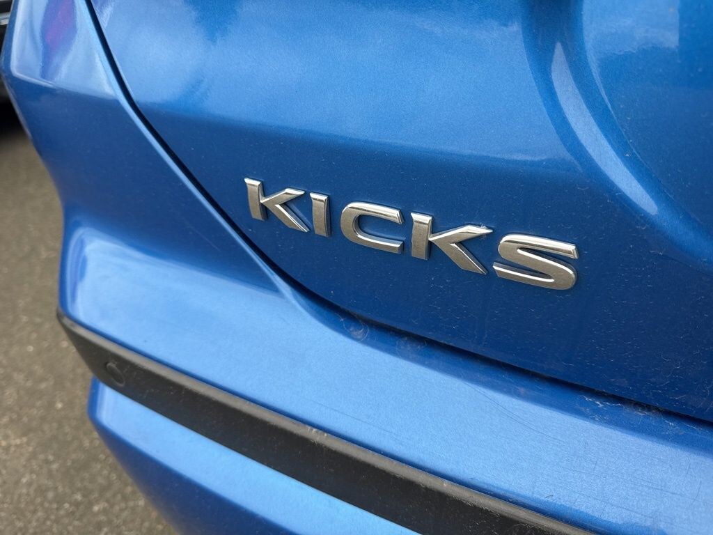 Used 2024 Nissan Kicks SR SUV