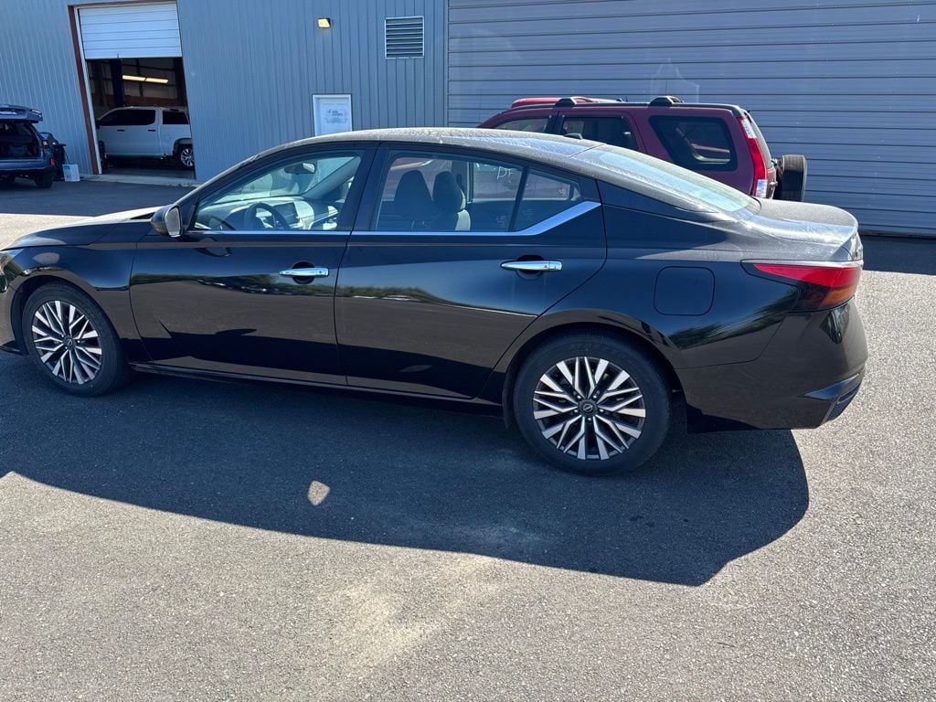 Used 2024 Nissan Altima 2.5 SV Sedan