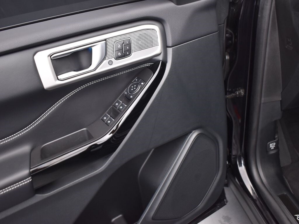 2024 Ford Explorer ST photo 3
