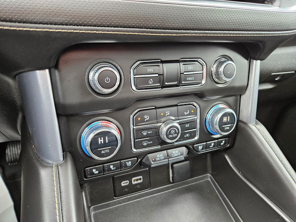2023 GMC Yukon SLT - Photo 31