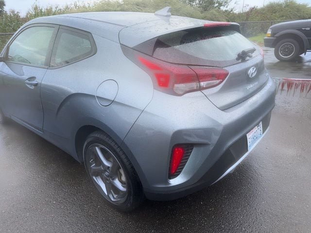 2020 Hyundai Veloster 2.0L Premium photo 2