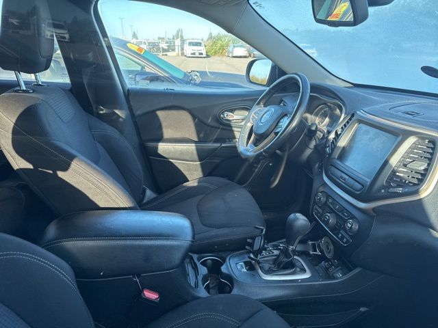 2015 Jeep Cherokee Latitude photo 2
