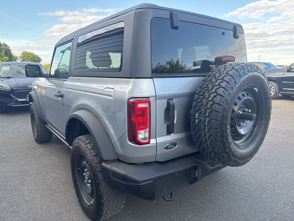 2022 Ford Bronco Base photo 2