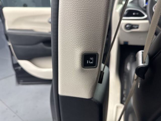 2024 Chrysler Pacifica Touring L - Photo 44