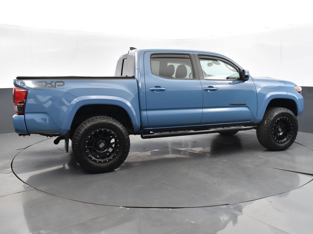 2019 Toyota Tacoma TRD Sport photo 4