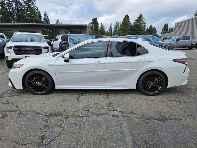 2021 Toyota Camry Hybrid XSE photo 2
