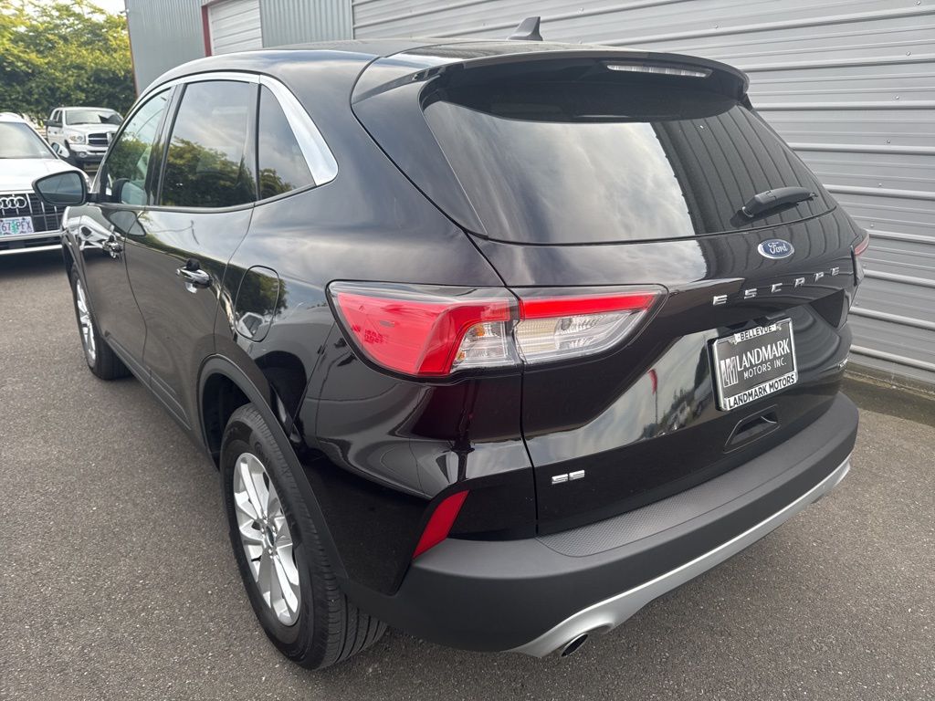 2022 Ford Escape SE photo 2