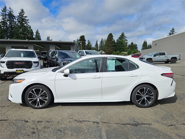 2019 Toyota Camry LE photo 2