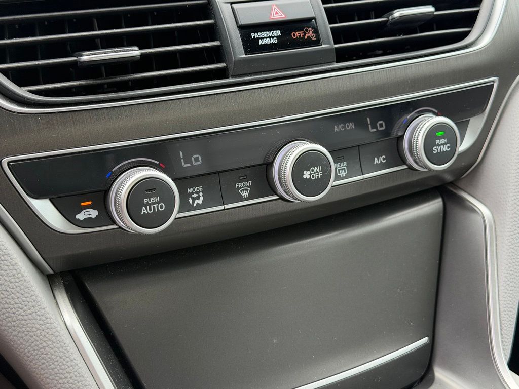 2018 Honda Accord LX - Photo 15