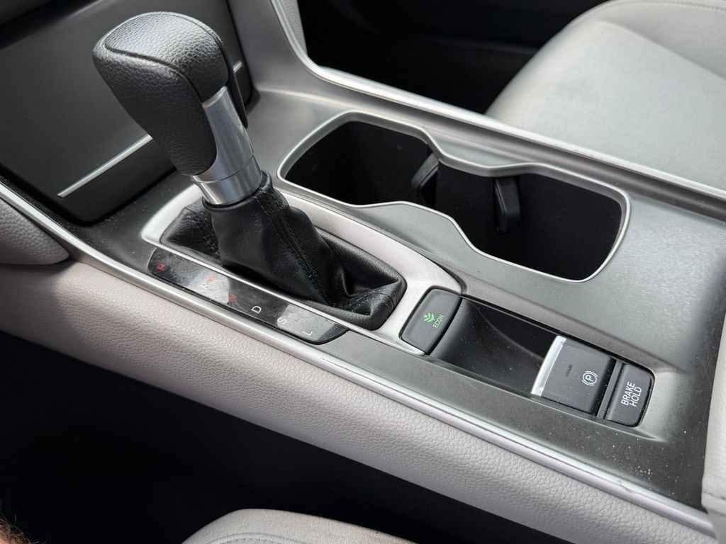 2018 Honda Accord LX - Photo 16
