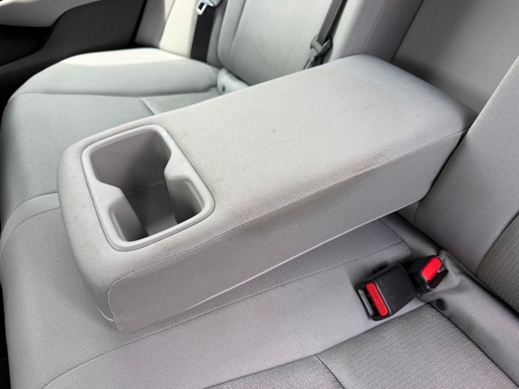 2018 Honda Accord LX - Photo 8