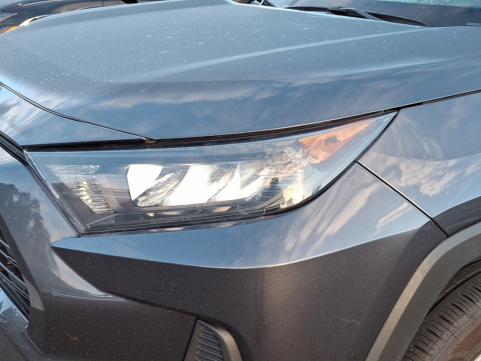 2022 Toyota RAV4 LE photo 4