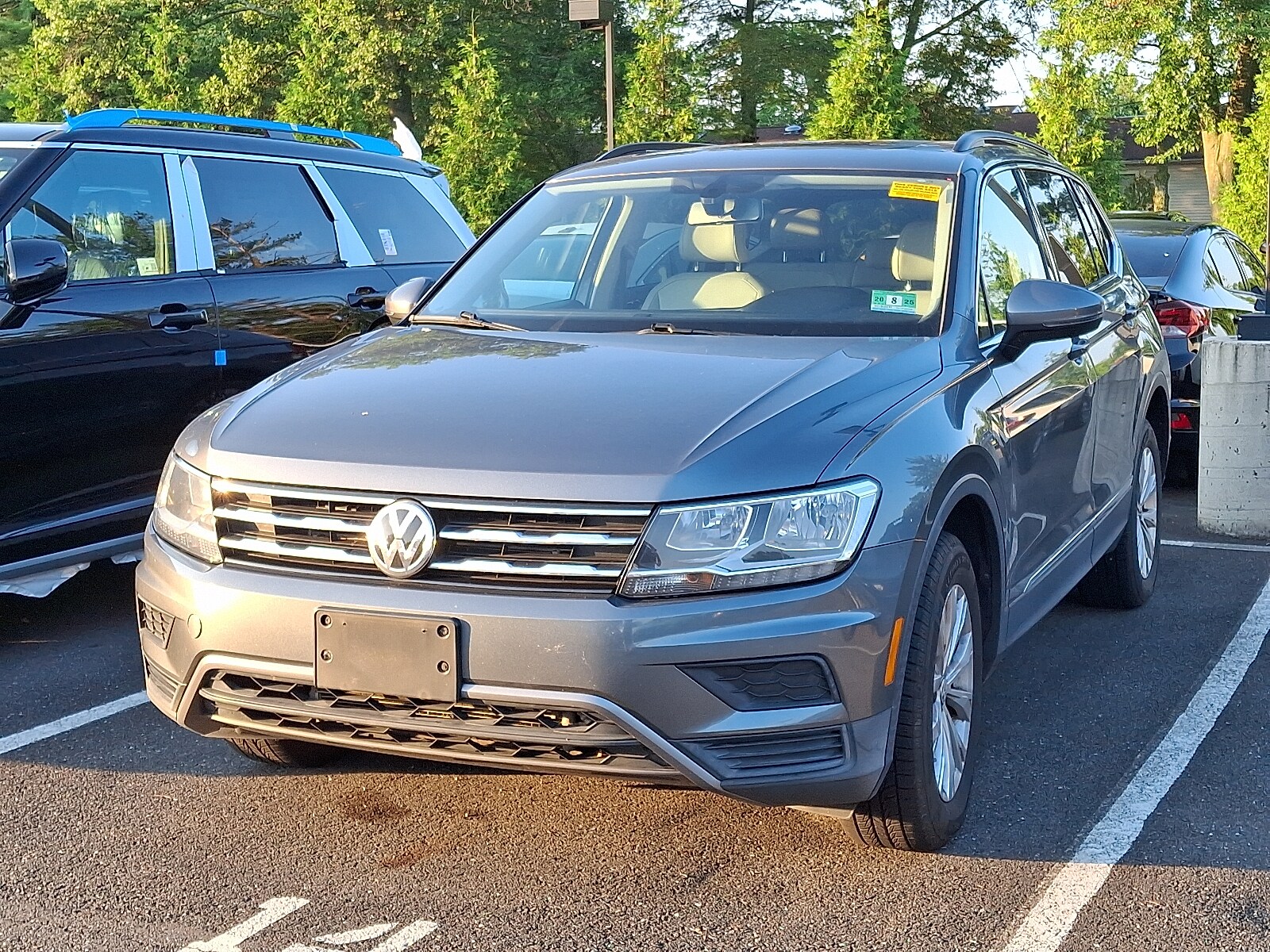 2018 Volkswagen Tiguan SEL photo 3