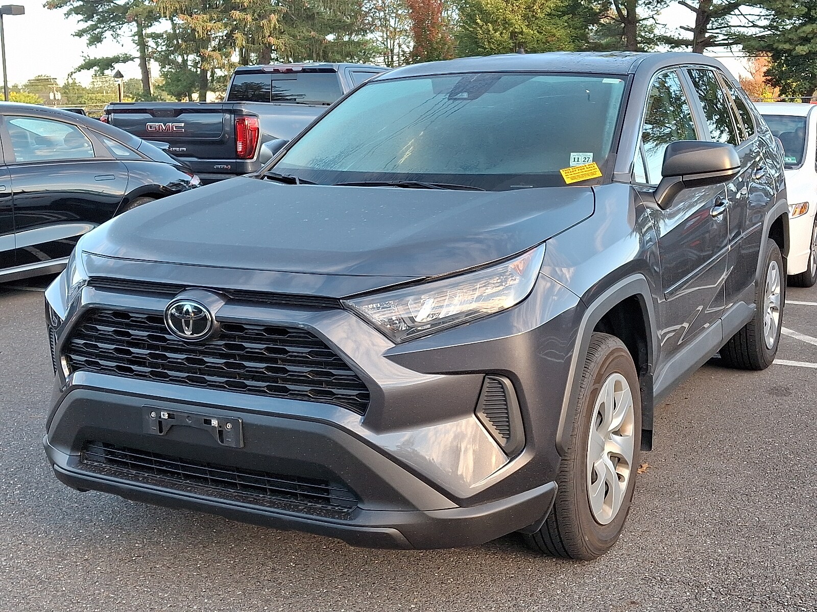 2022 Toyota RAV4 LE photo 3