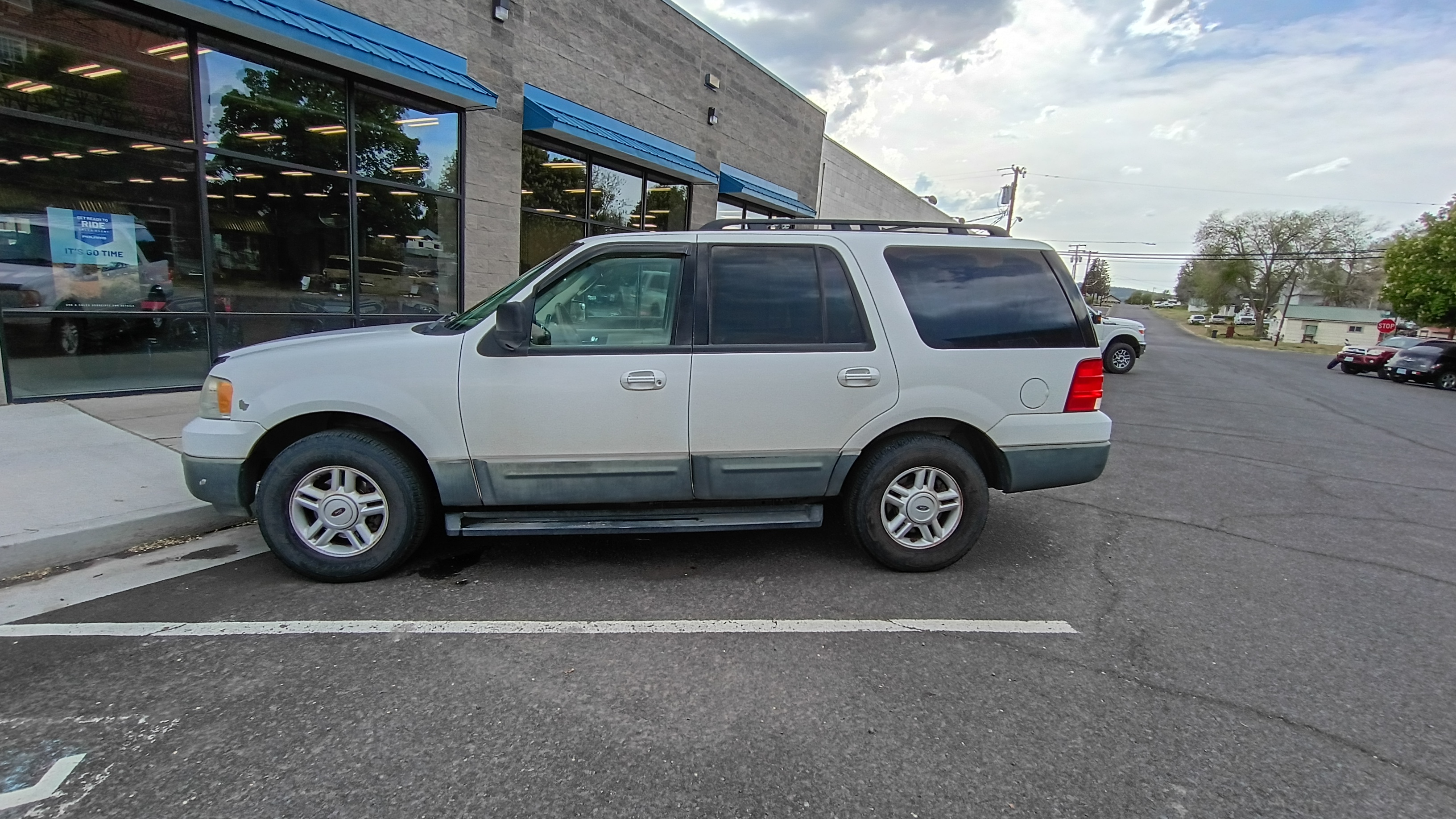 2005 Ford Expedition - Photo 2