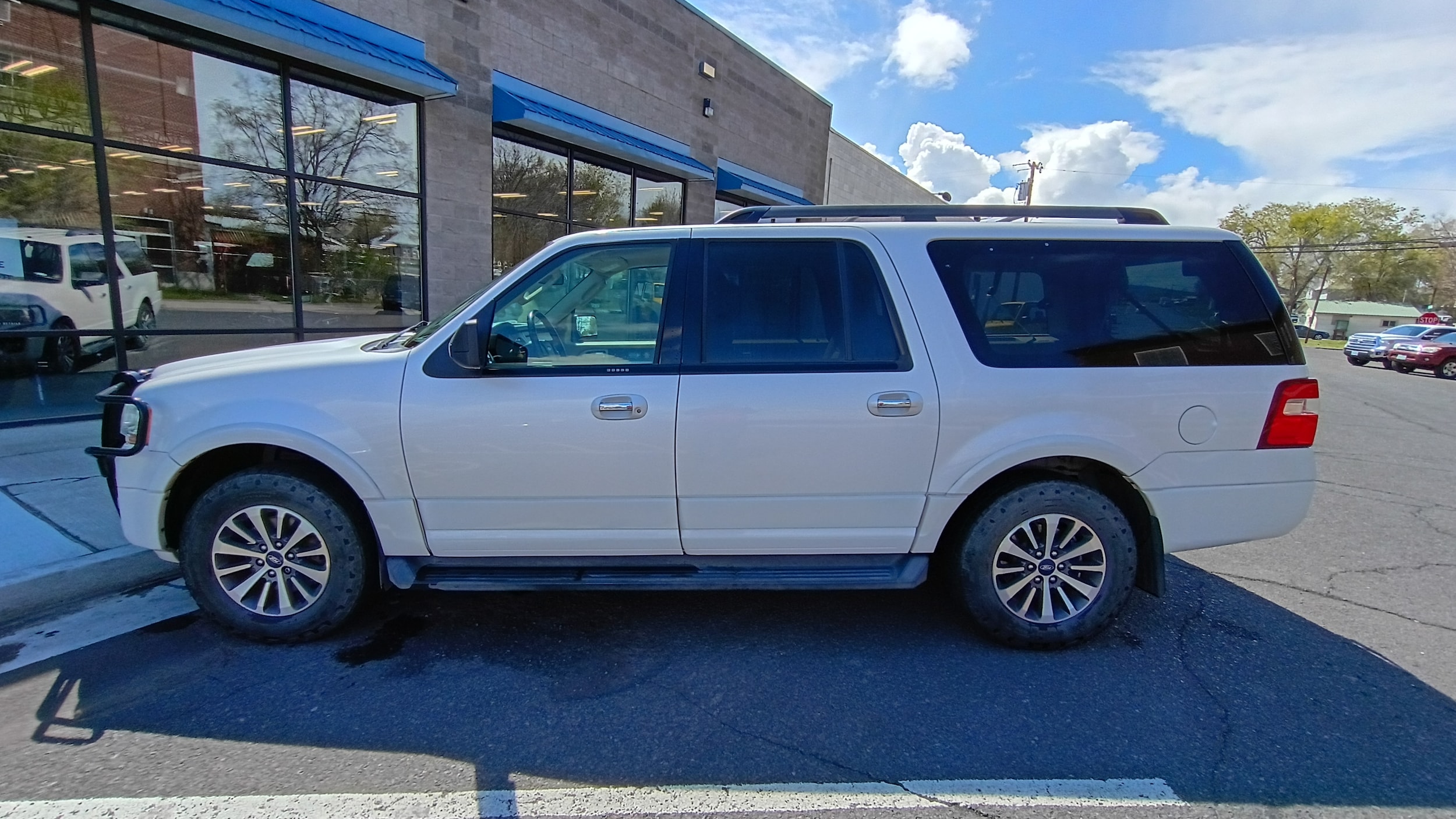 Used 2017 Ford Expedition XLT with VIN 1FMJK1JT5HEA47886 for sale in Burns, OR