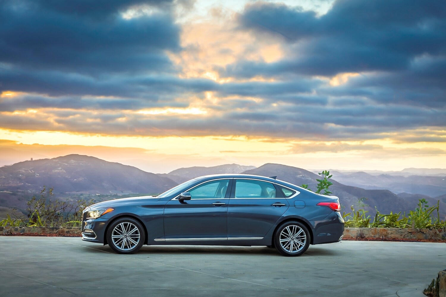 2018 Genesis G80 vs. 2018 Audi A6 2018 Genesis G80 vs. 2018 Audi A6