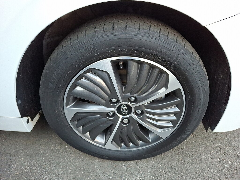 Used 2022 Hyundai Ioniq Plug-In Hybrid SEL Hatchback