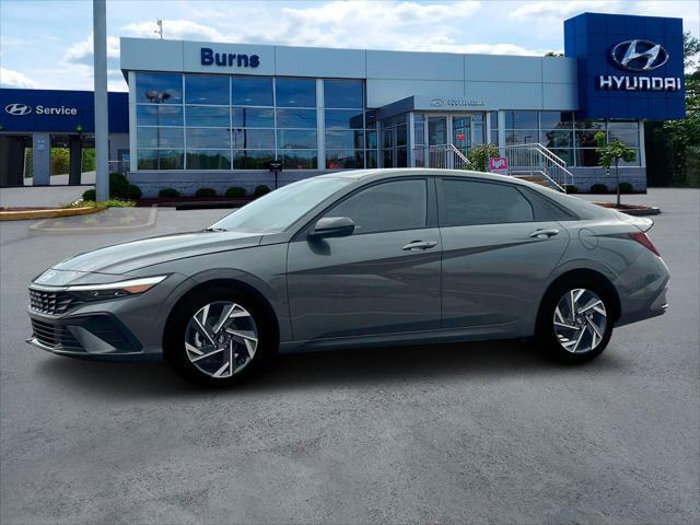 2025 Hyundai Elantra SEL Sport photo 2