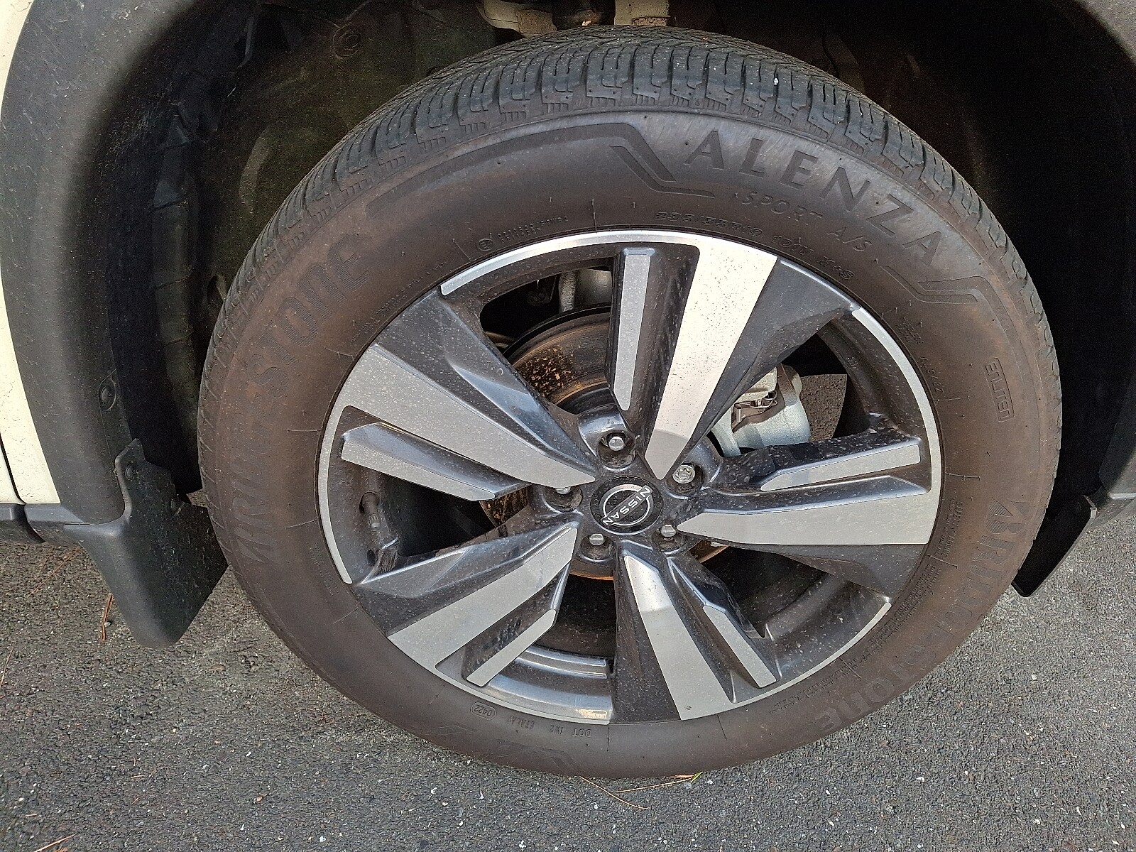 2022 Nissan Rogue SL photo 2