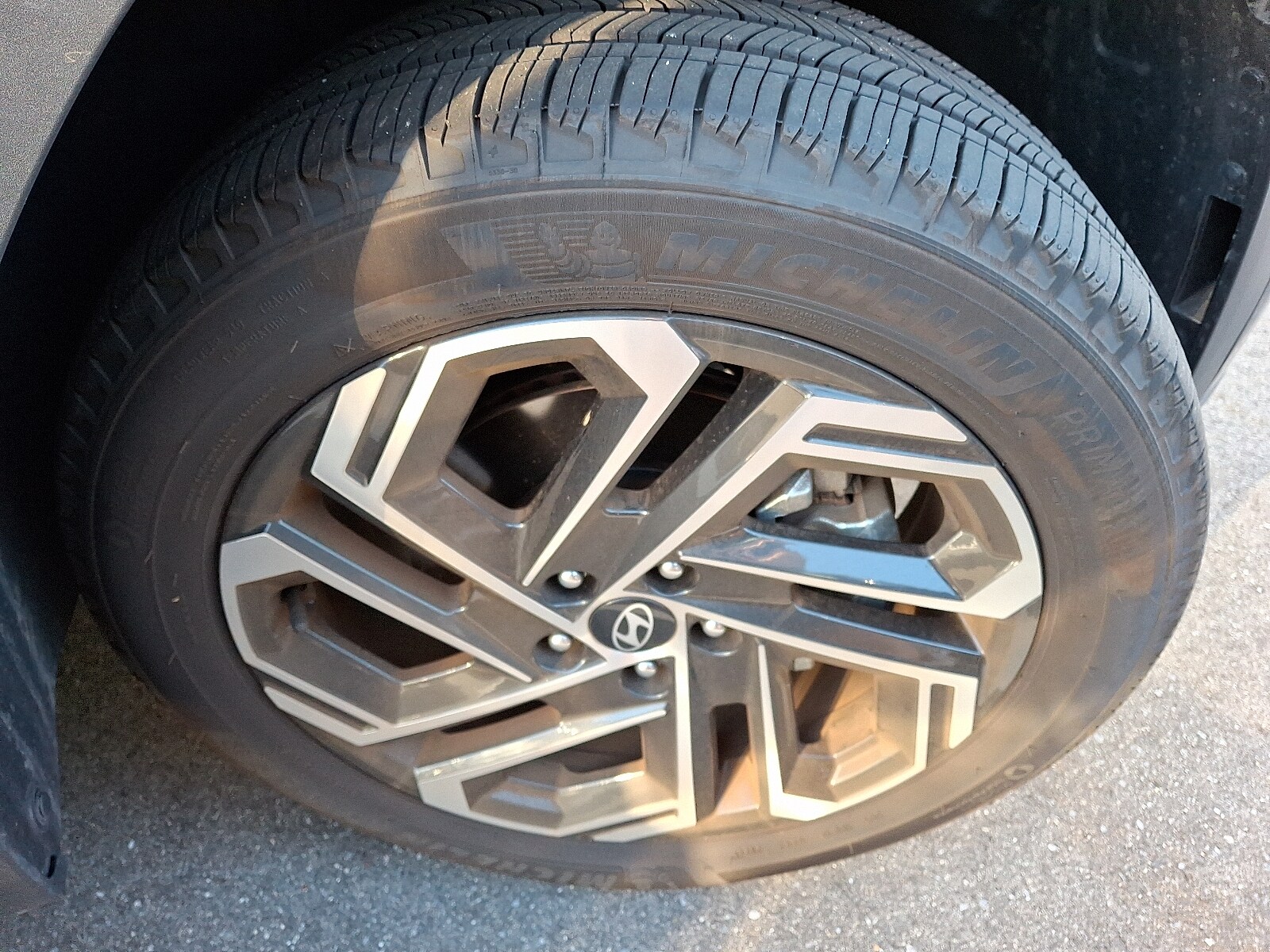 2025 Hyundai Tucson Limited photo 2