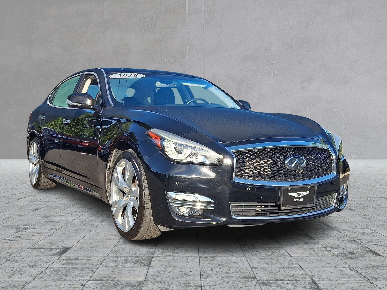 2018 Infiniti Q70L Luxe photo 2