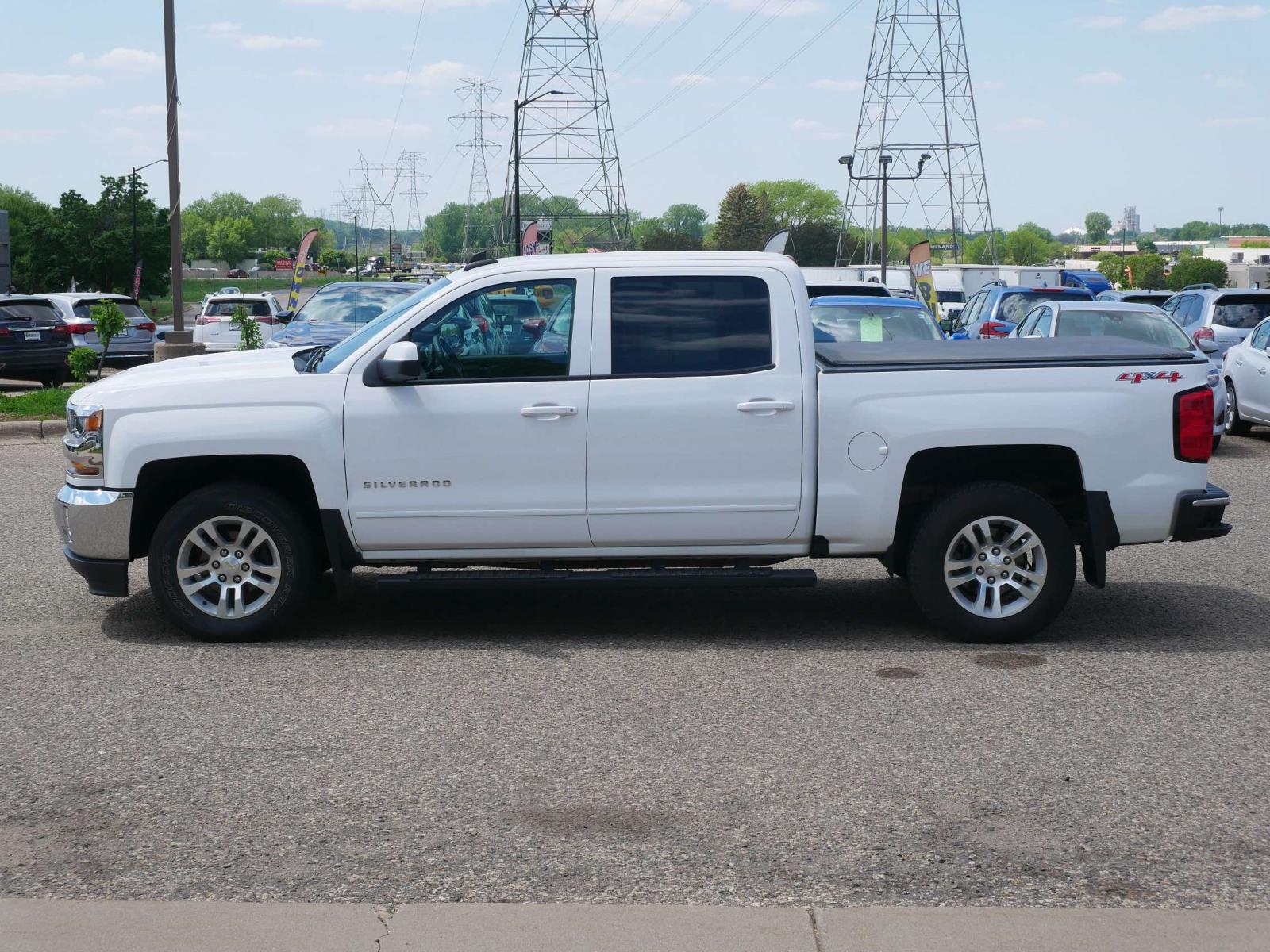 2017 Chevrolet Silverado 1500 LT photo 4