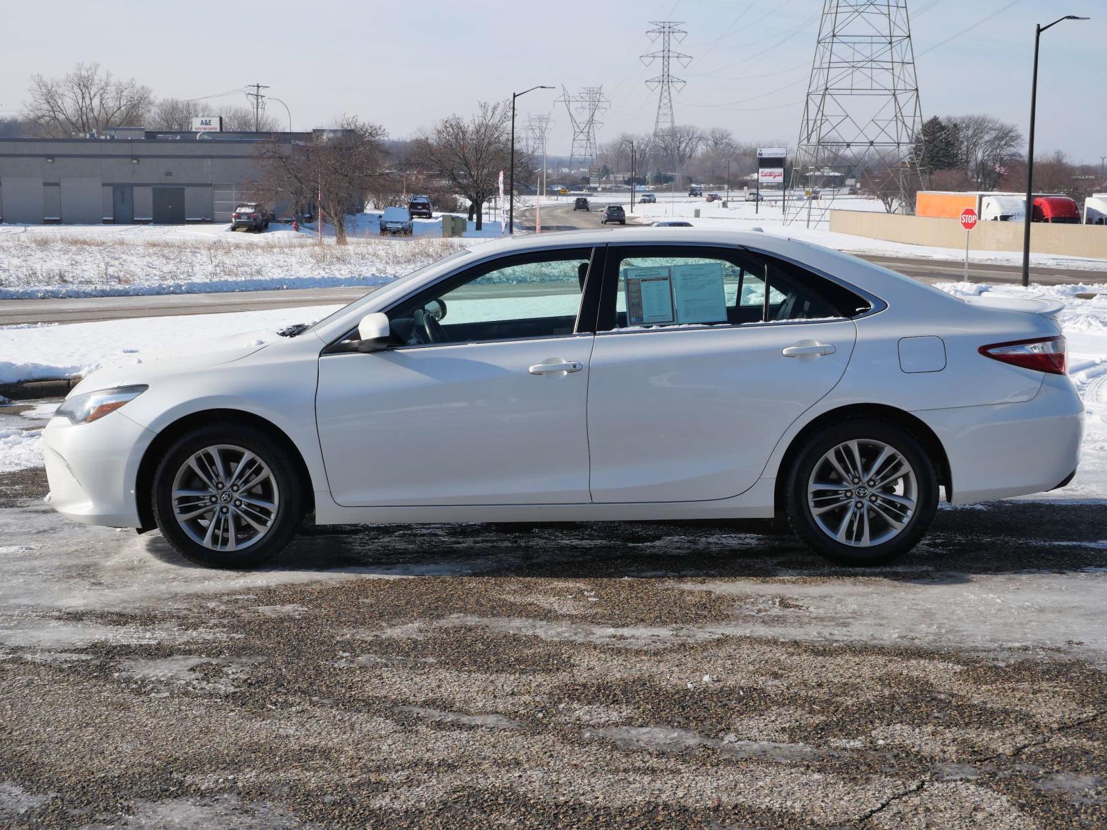 2017 Toyota Camry XLE XSE photo 4